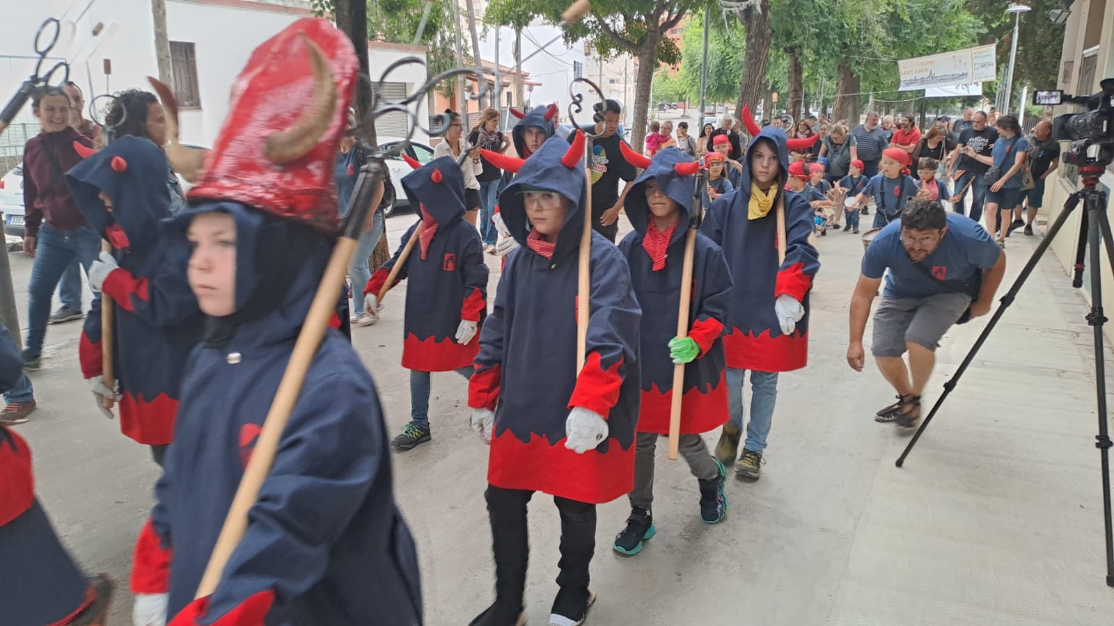 Primera sortida del nou Ball de Diables infantil del barri